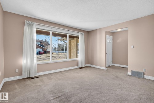 10948 Beaumaris Road, Edmonton, AB - Indoor Photo Showing Other Room