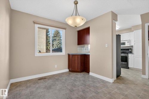 10948 Beaumaris Road, Edmonton, AB - Indoor