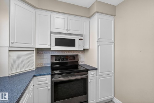 10948 Beaumaris Road, Edmonton, AB - Indoor Photo Showing Kitchen