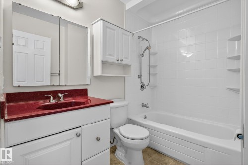10948 Beaumaris Road, Edmonton, AB - Indoor Photo Showing Bathroom