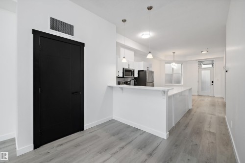 200 10531 117 Street, Edmonton, AB - Indoor