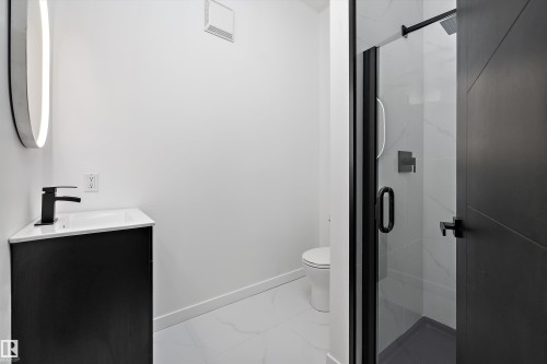 200 10531 117 Street, Edmonton, AB - Indoor Photo Showing Bathroom