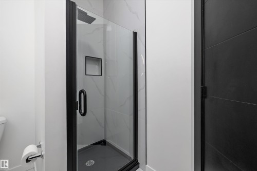 200 10531 117 Street, Edmonton, AB - Indoor Photo Showing Bathroom