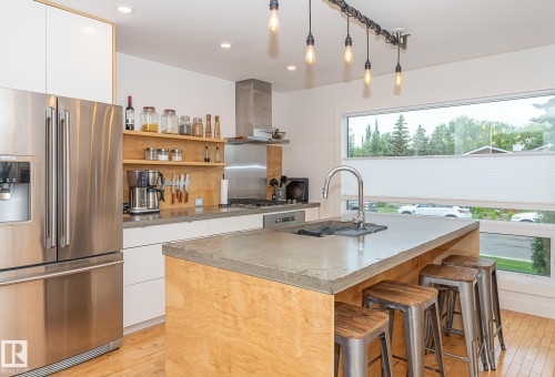 12211 42A Avenue, Edmonton, AB - Indoor Photo Showing Kitchen