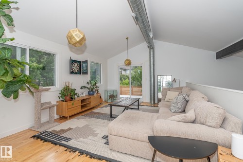 12211 42A Avenue, Edmonton, AB - Indoor Photo Showing Living Room