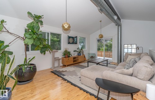 12211 42A Avenue, Edmonton, AB - Indoor Photo Showing Living Room