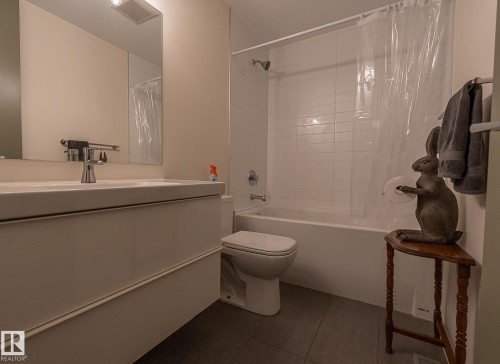 12211 42A Avenue, Edmonton, AB - Indoor Photo Showing Bathroom