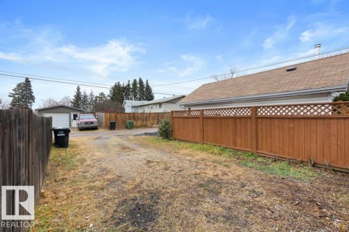 4206 50 Avenue, Camrose, AB - Outdoor