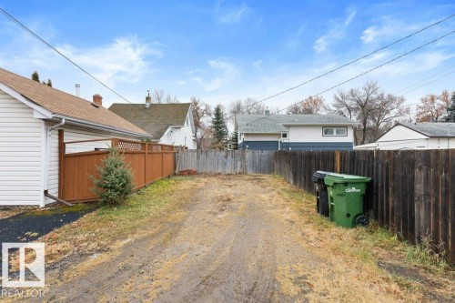 4206 50 Avenue, Camrose, AB - Outdoor