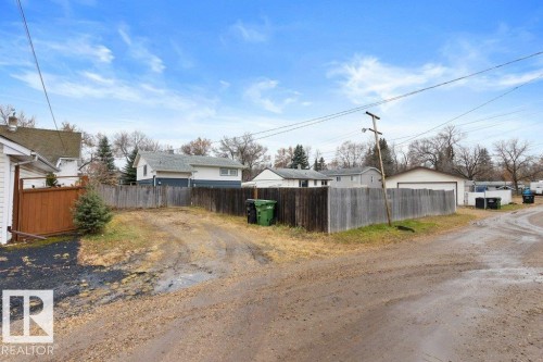 4206 50 Avenue, Camrose, AB - Outdoor