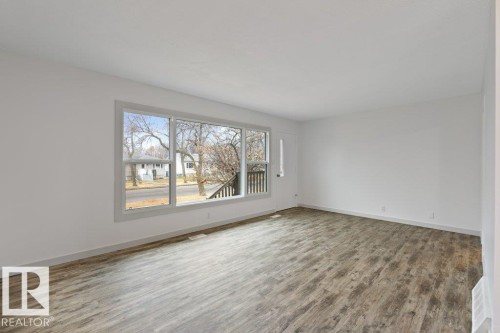 4206 50 Avenue, Camrose, AB - Indoor Photo Showing Other Room