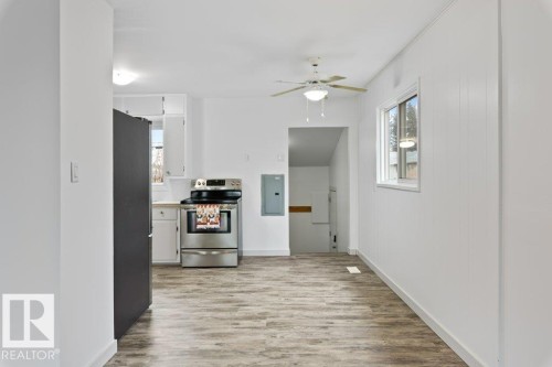 4206 50 Avenue, Camrose, AB - Indoor Photo Showing Other Room