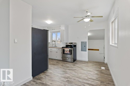 4206 50 Avenue, Camrose, AB - Indoor