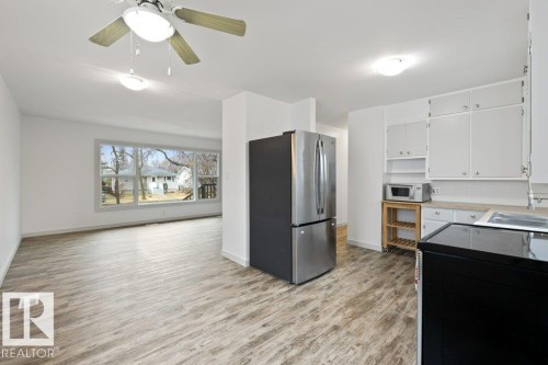 4206 50 Avenue, Camrose, AB - Indoor Photo Showing Kitchen