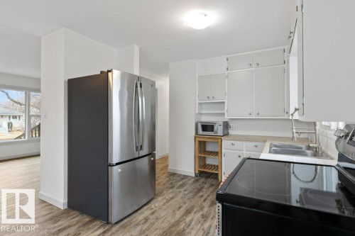 4206 50 Avenue, Camrose, AB - Indoor Photo Showing Kitchen With Double Sink