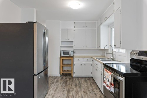 4206 50 Avenue, Camrose, AB - Indoor Photo Showing Kitchen With Double Sink