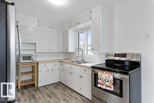 4206 50 Avenue, Camrose, AB - Indoor Photo Showing Kitchen With Double Sink