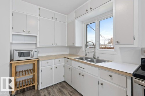 4206 50 Avenue, Camrose, AB - Indoor Photo Showing Kitchen With Double Sink