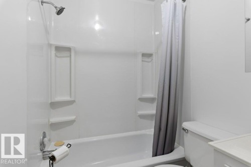 4206 50 Avenue, Camrose, AB - Indoor Photo Showing Bathroom