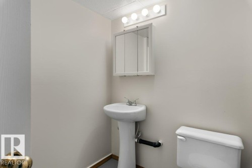 4206 50 Avenue, Camrose, AB - Indoor Photo Showing Bathroom