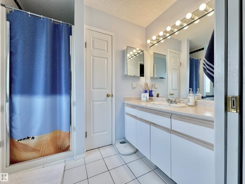 3772 30 Street, Edmonton, AB - Indoor Photo Showing Bathroom