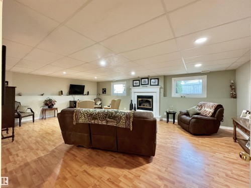 3772 30 Street, Edmonton, AB - Indoor Photo Showing Other Room