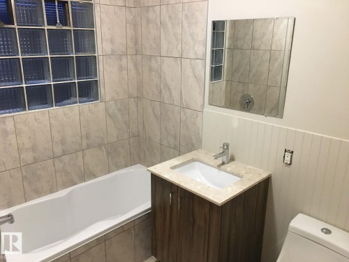 10707 129 Street, Edmonton, AB - Indoor Photo Showing Bathroom