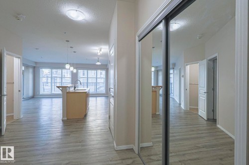 100 4835 104A Street Nw, Edmonton, AB - Indoor Photo Showing Other Room