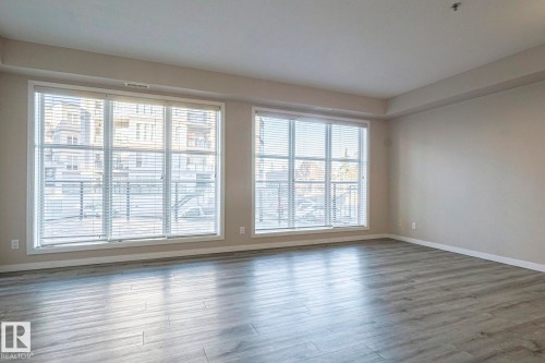 100 4835 104A Street Nw, Edmonton, AB - Indoor Photo Showing Other Room