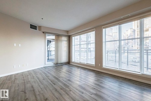 100 4835 104A Street Nw, Edmonton, AB - Indoor Photo Showing Other Room