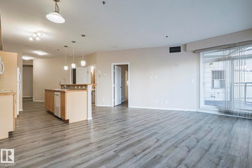 100 4835 104A Street Nw, Edmonton, AB - Indoor Photo Showing Kitchen