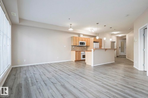 100 4835 104A Street Nw, Edmonton, AB - Indoor Photo Showing Kitchen