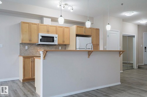 100 4835 104A Street Nw, Edmonton, AB - Indoor Photo Showing Kitchen