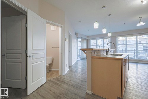 100 4835 104A Street Nw, Edmonton, AB - Indoor