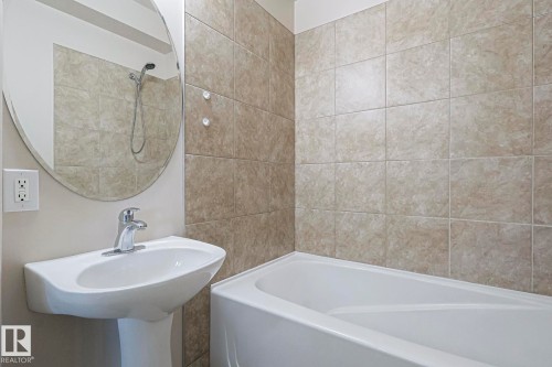 100 4835 104A Street Nw, Edmonton, AB - Indoor Photo Showing Bathroom