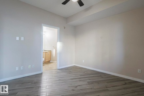 100 4835 104A Street Nw, Edmonton, AB - Indoor Photo Showing Other Room