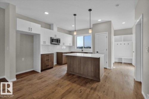10 Hunter Place, Spruce Grove, AB - Indoor Photo Showing Kitchen With Upgraded Kitchen