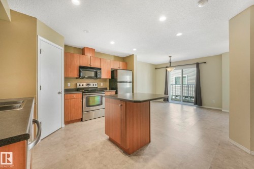 28 8304 11 Avenue, Edmonton, AB - Indoor Photo Showing Kitchen