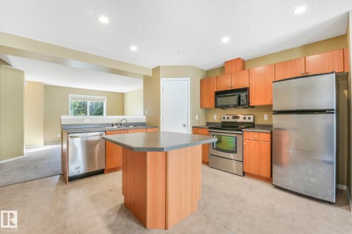 28 8304 11 Avenue, Edmonton, AB - Indoor Photo Showing Kitchen