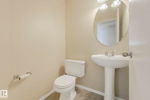 28 8304 11 Avenue, Edmonton, AB - Indoor Photo Showing Bathroom