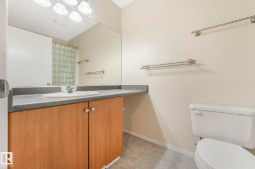 28 8304 11 Avenue, Edmonton, AB - Indoor Photo Showing Bathroom