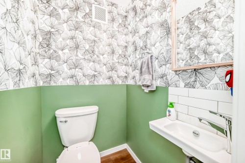 1077 Cy Becker Road, Edmonton, AB - Indoor Photo Showing Bathroom
