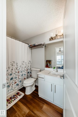 1077 Cy Becker Road, Edmonton, AB - Indoor Photo Showing Bathroom