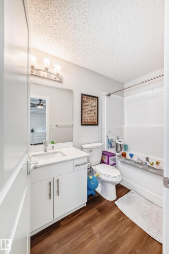 1077 Cy Becker Road, Edmonton, AB - Indoor Photo Showing Bathroom