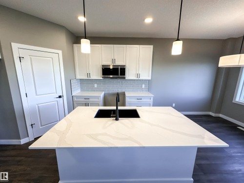 20 Eton Link, Spruce Grove, AB - Indoor Photo Showing Kitchen With Upgraded Kitchen