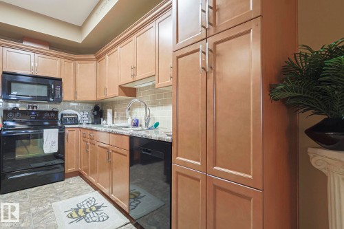 116 4450 Mccrae Avenue Nw, Edmonton, AB - Indoor Photo Showing Kitchen