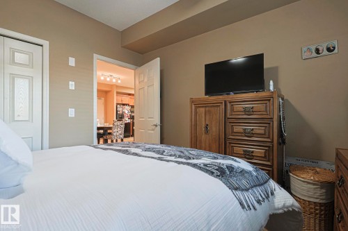 116 4450 Mccrae Avenue Nw, Edmonton, AB - Indoor Photo Showing Bedroom