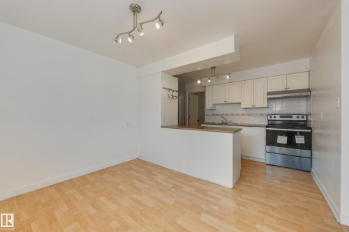 161 Royal Road, Edmonton, AB - Indoor Photo Showing Kitchen