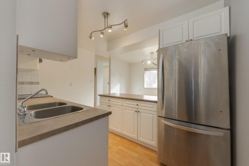 161 Royal Road, Edmonton, AB - Indoor Photo Showing Kitchen With Double Sink