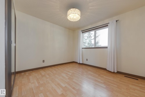 161 Royal Road, Edmonton, AB - Indoor Photo Showing Other Room